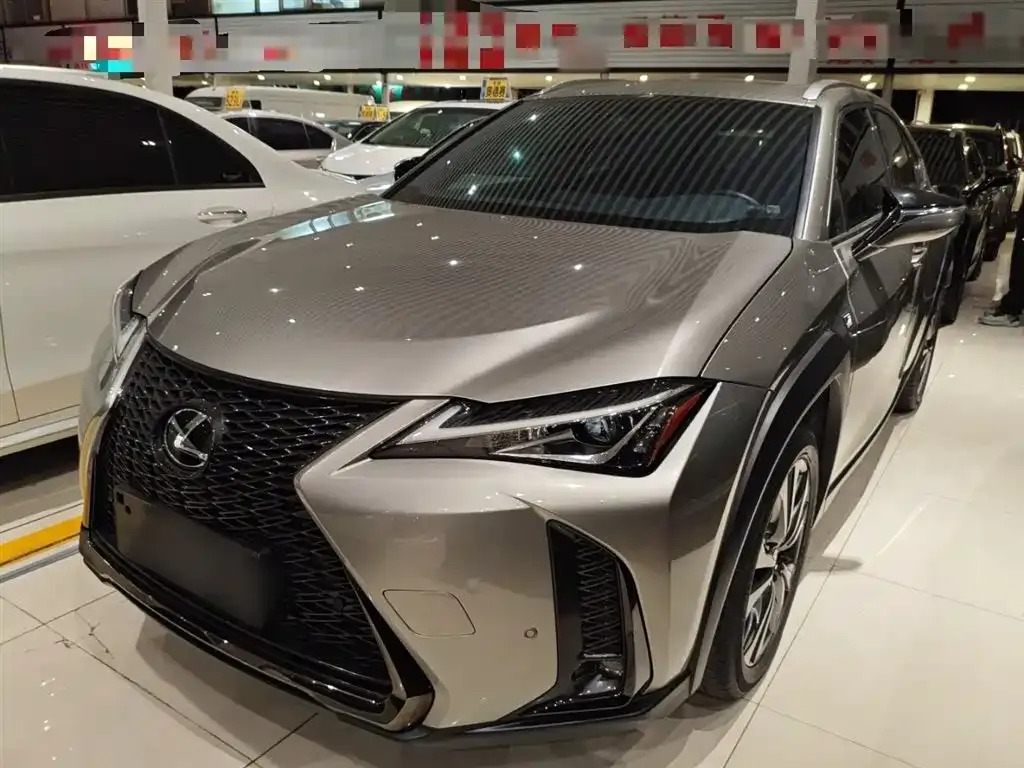 Lexus UX — фото 1