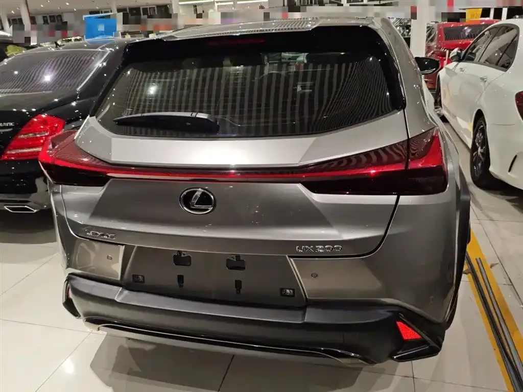 Lexus UX — фото 6