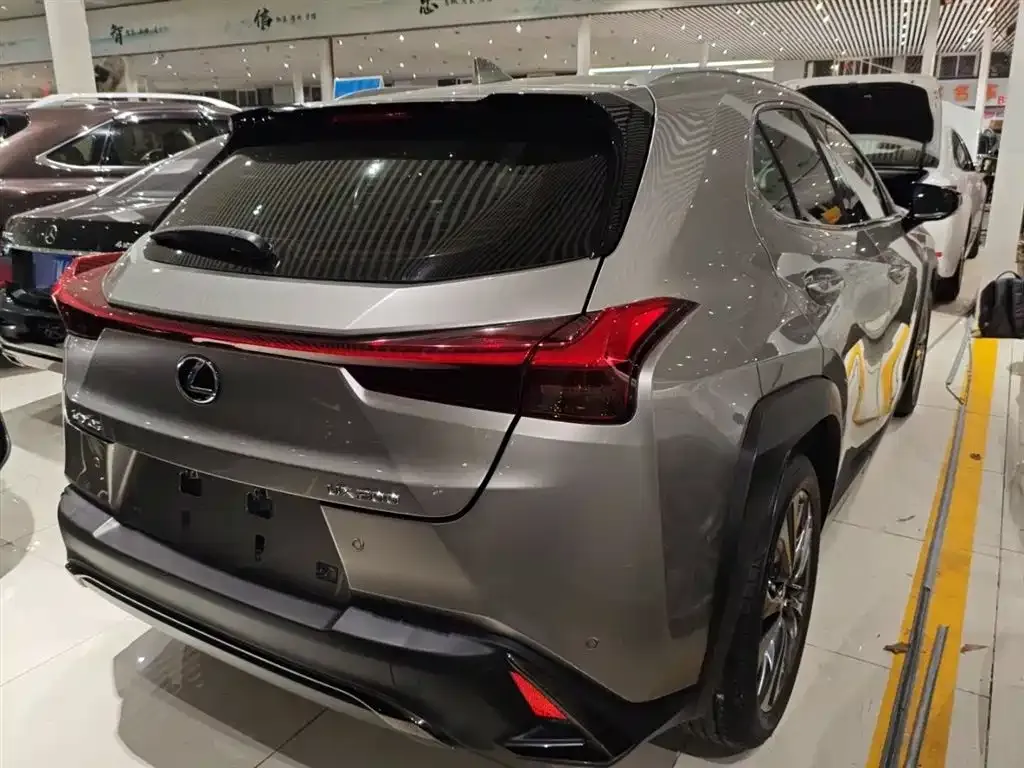 Lexus UX — фото 7
