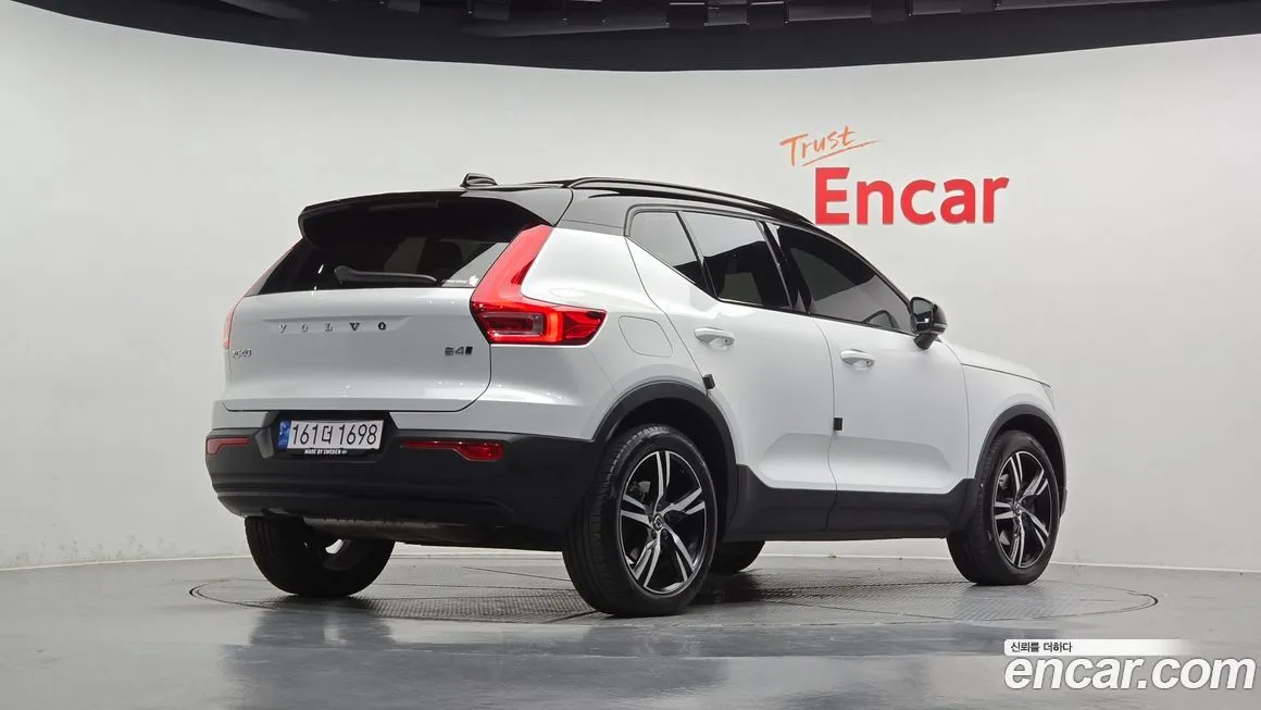 Volvo XC40 — фото 2
