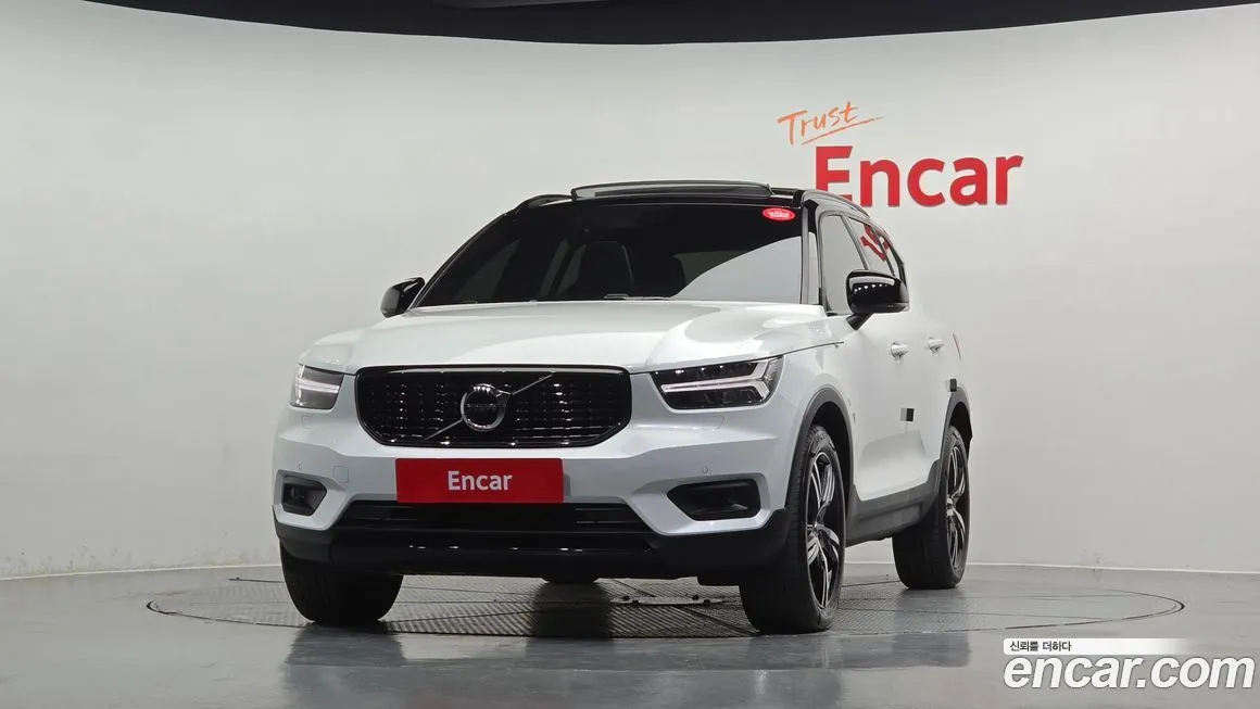 Volvo XC40 — фото 3