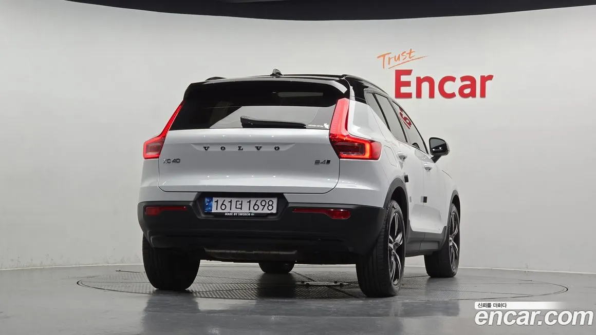 Volvo XC40 — фото 4