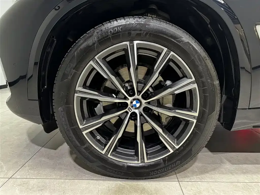 BMW X5 — фото 10