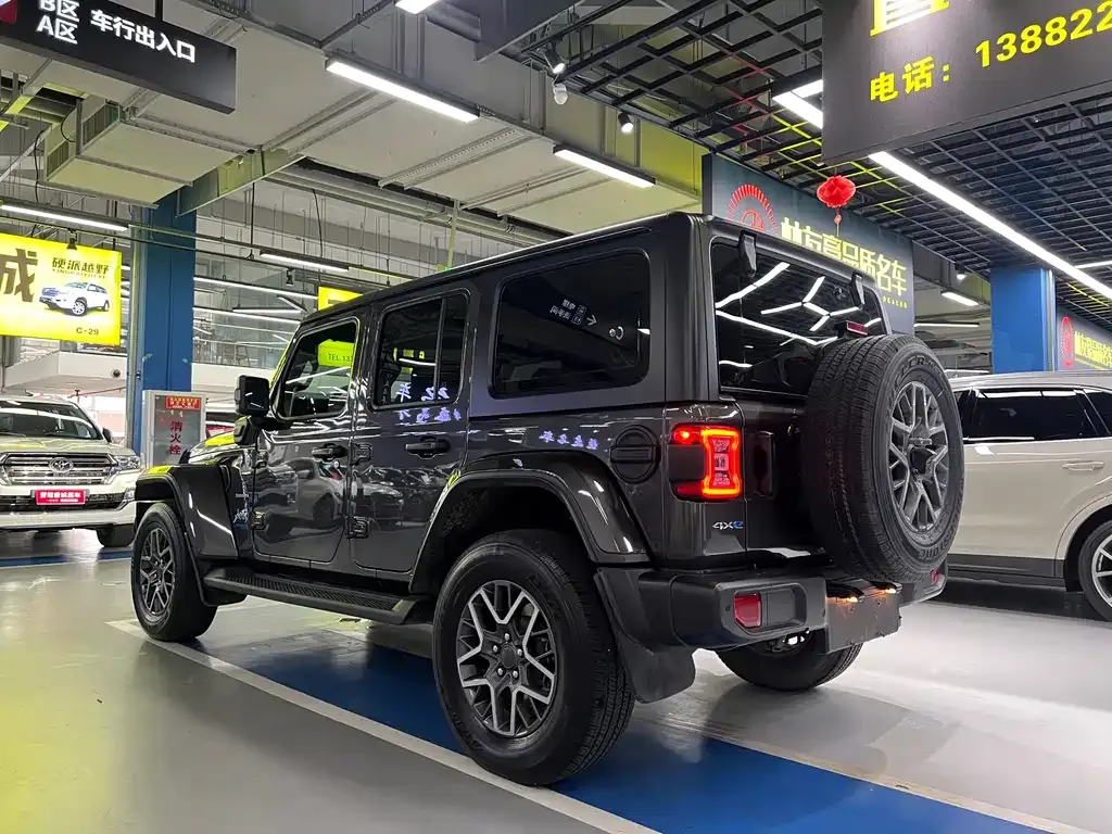 Jeep Wrangler PHEV — фото 4
