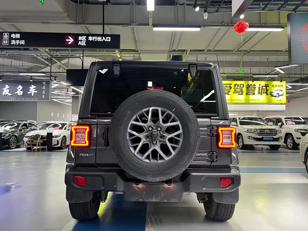 Jeep Wrangler PHEV — фото 5
