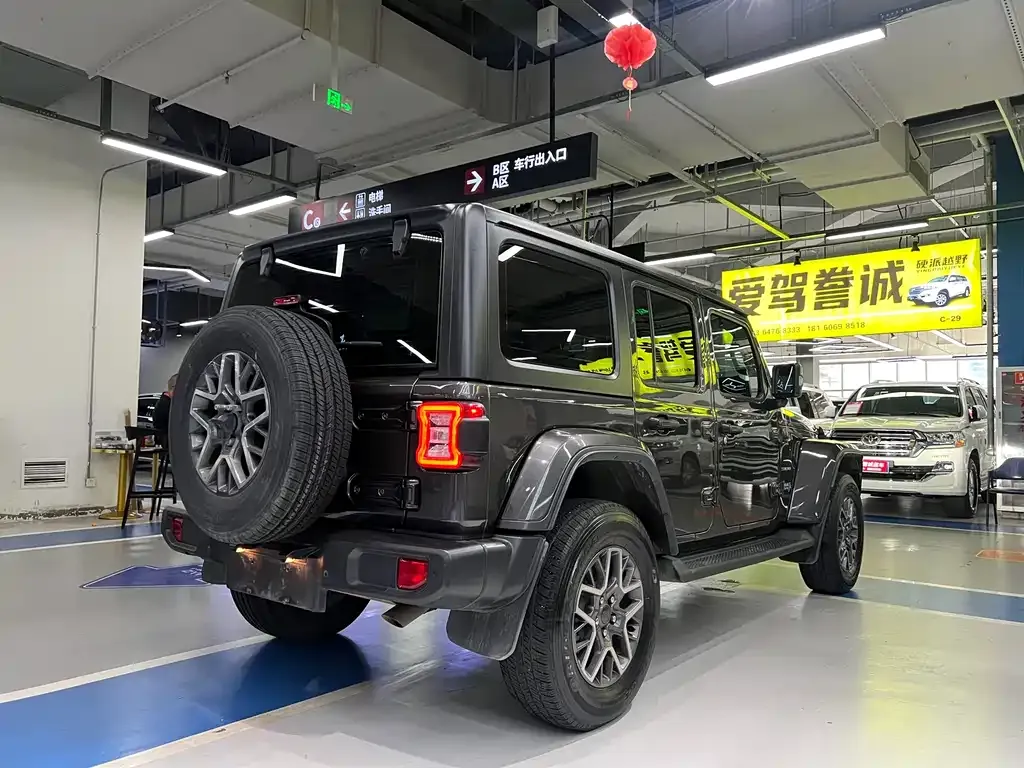 Jeep Wrangler PHEV — фото 6