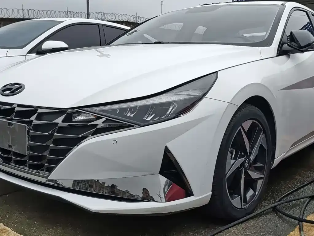 Hyundai Elantra 2023 из CN, фото 1