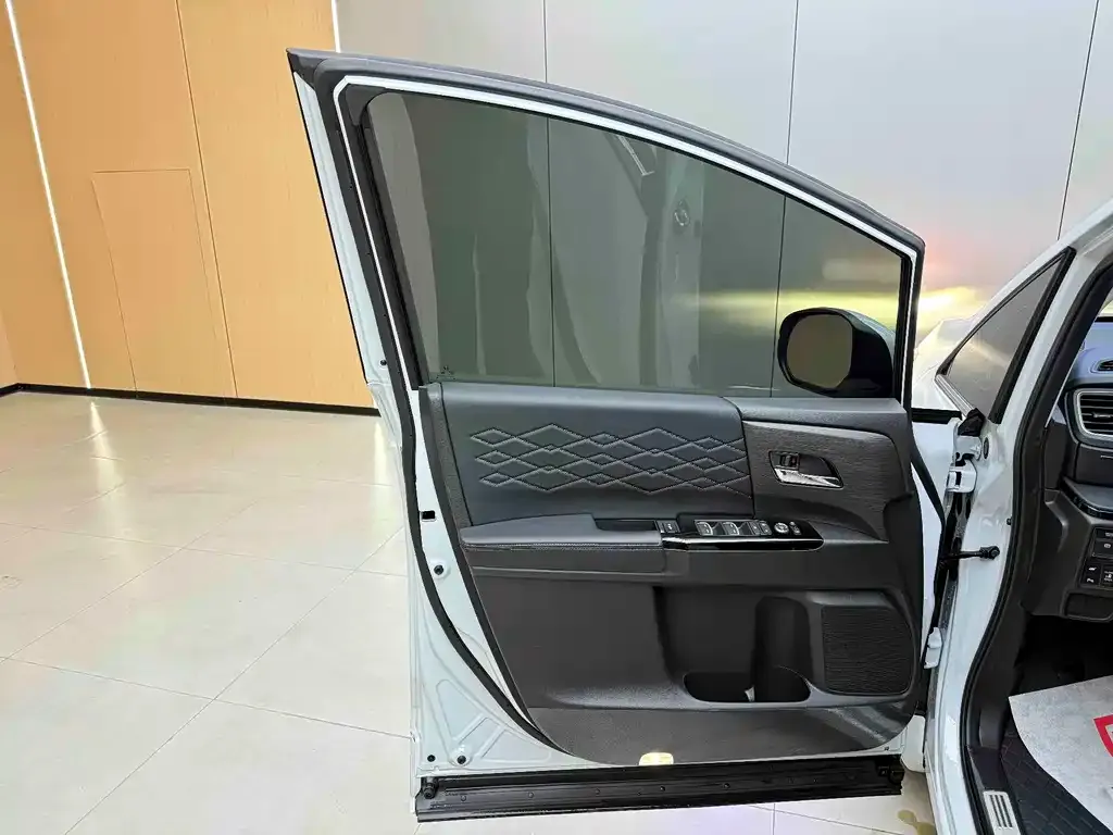 Honda Elysion 2025 из CN, фото 9