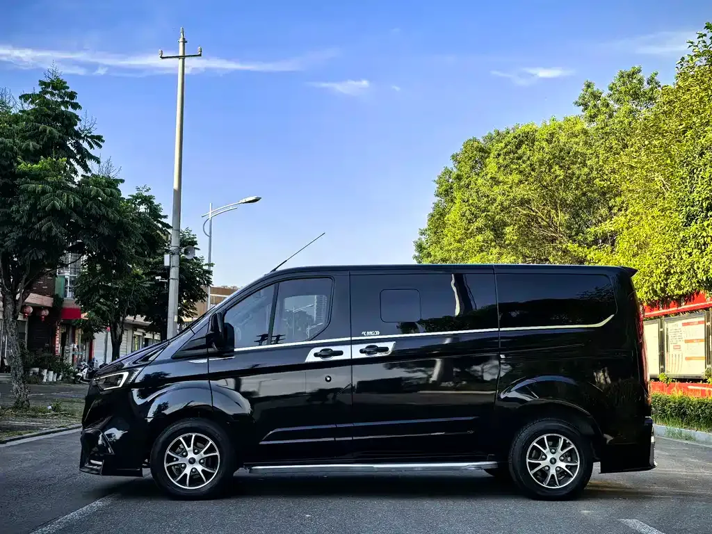 Ford Tourneo 2023 из CN, фото 3