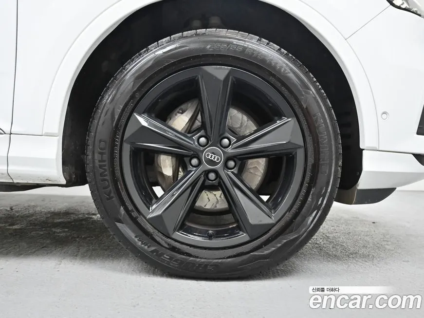 Audi Q7 2021 из KR, фото 5