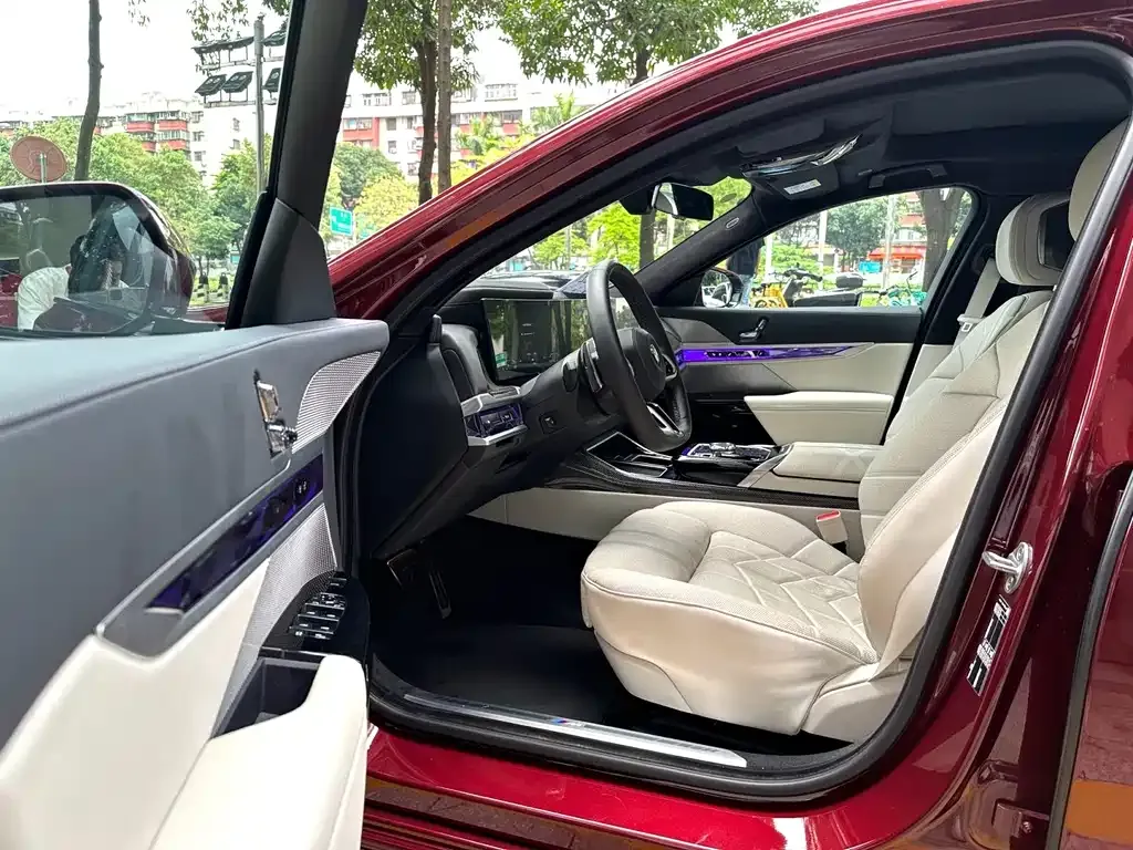 BMW 7 Series 2023 из CN, фото 3