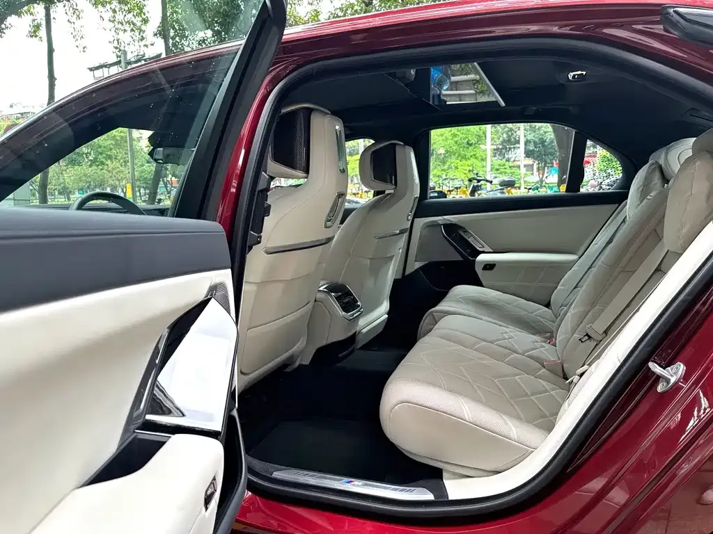 BMW 7 Series 2023 из CN, фото 4