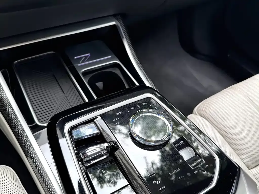 BMW 7 Series 2023 из CN, фото 6