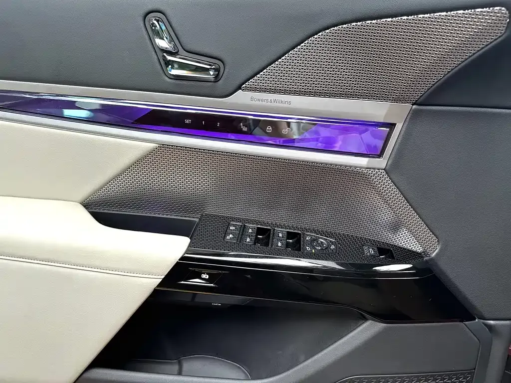BMW 7 Series 2023 из CN, фото 7