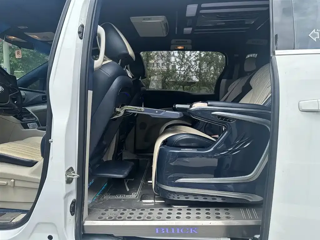 Buick GL8 2022 из CN, фото 10