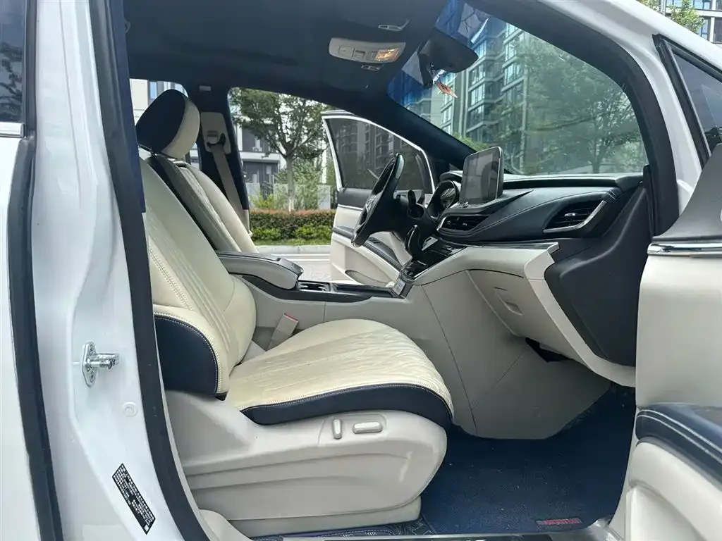 Buick GL8 2022 из CN, фото 5