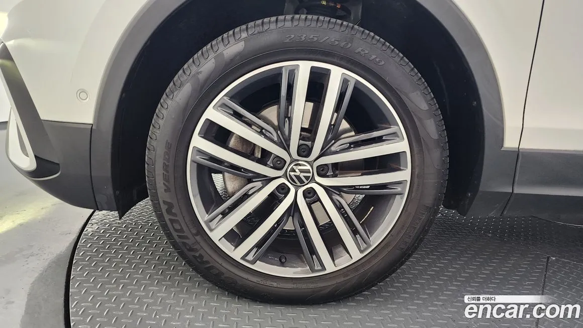 Volkswagen Tiguan — фото 5
