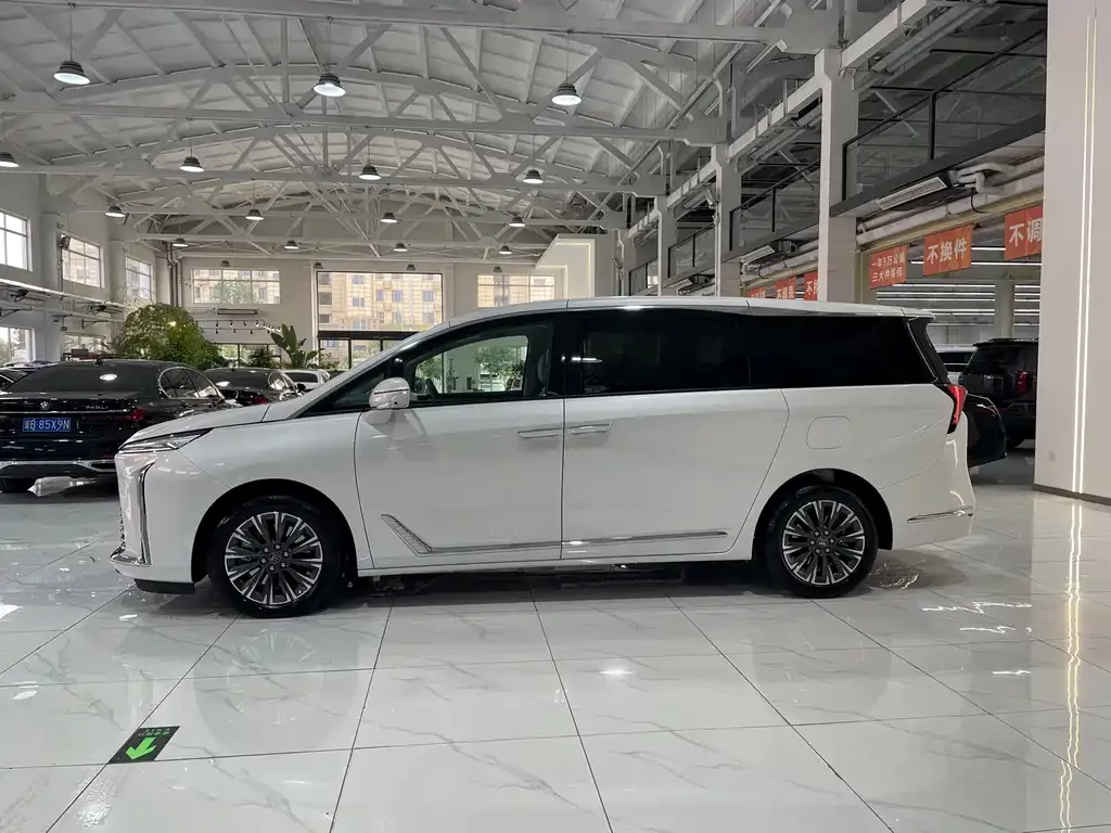 Buick GL8 2024 из CN, фото 3