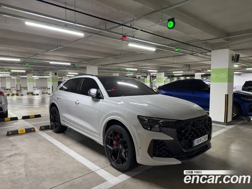 Audi RSQ8