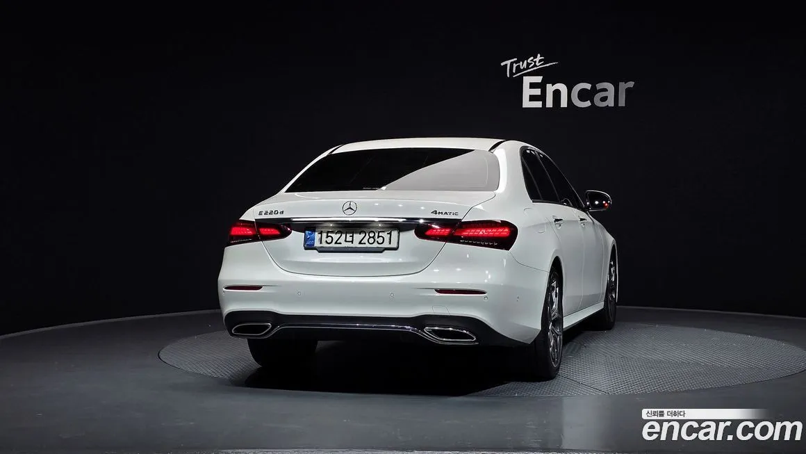 Mercedes-Benz E-Class — фото 4