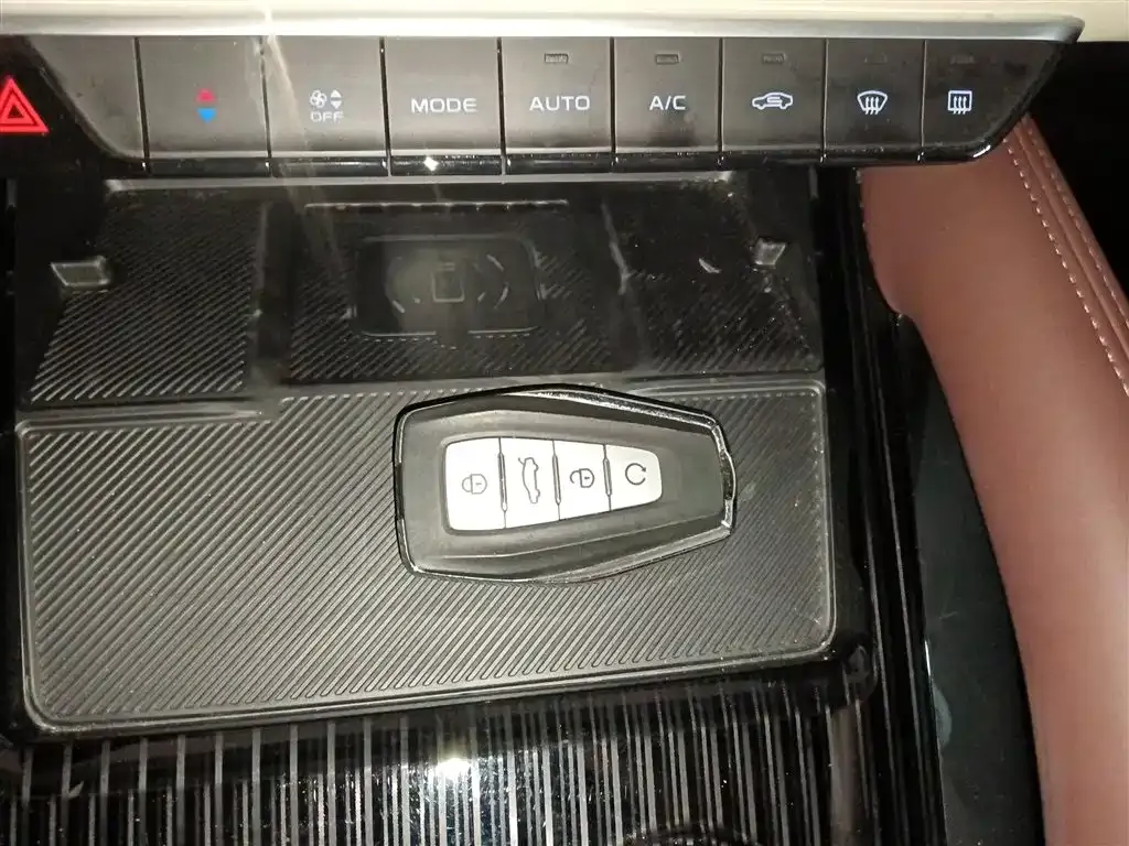 Geely Xingyue L 2024 из CN, фото 9