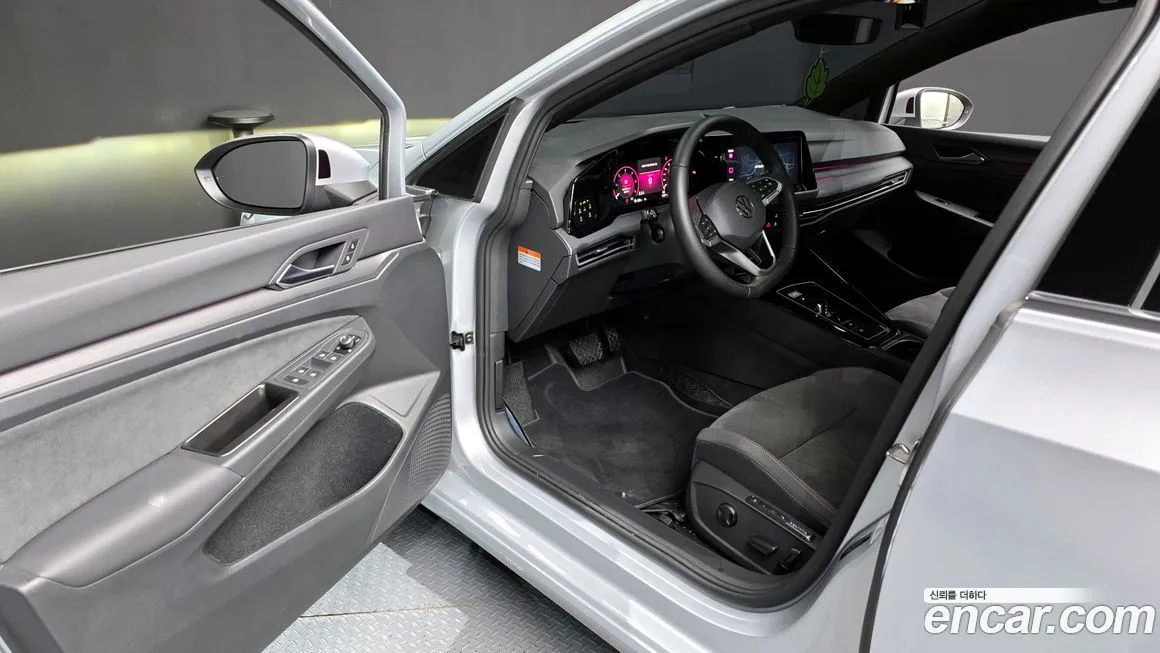 Volkswagen Golf 2024 из KR, фото 10