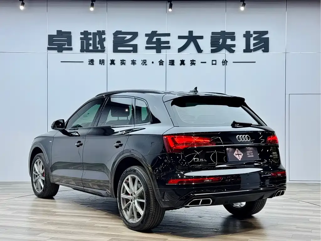 Audi Q5L — фото 5