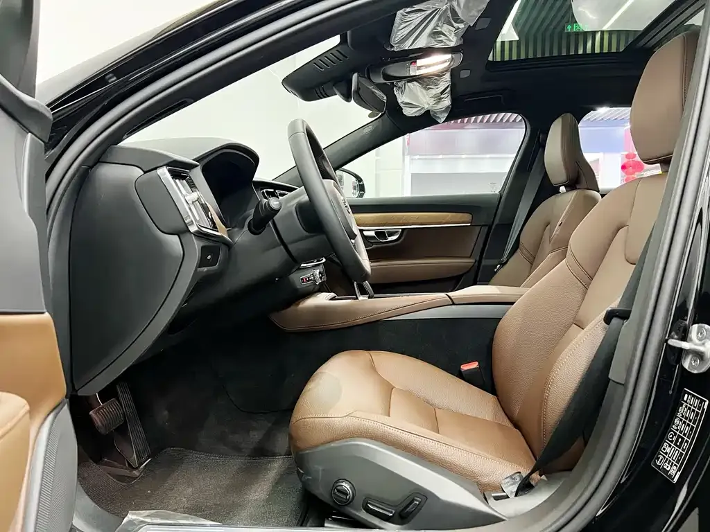 Volvo S90 2024 из CN, фото 6