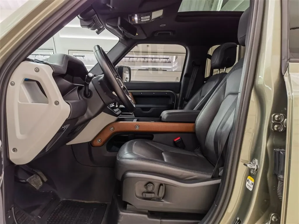 Land Rover Defender — фото 10