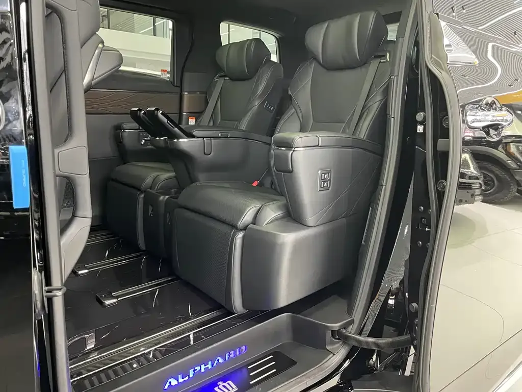 Toyota Vellfire 2024 из CN, фото 7