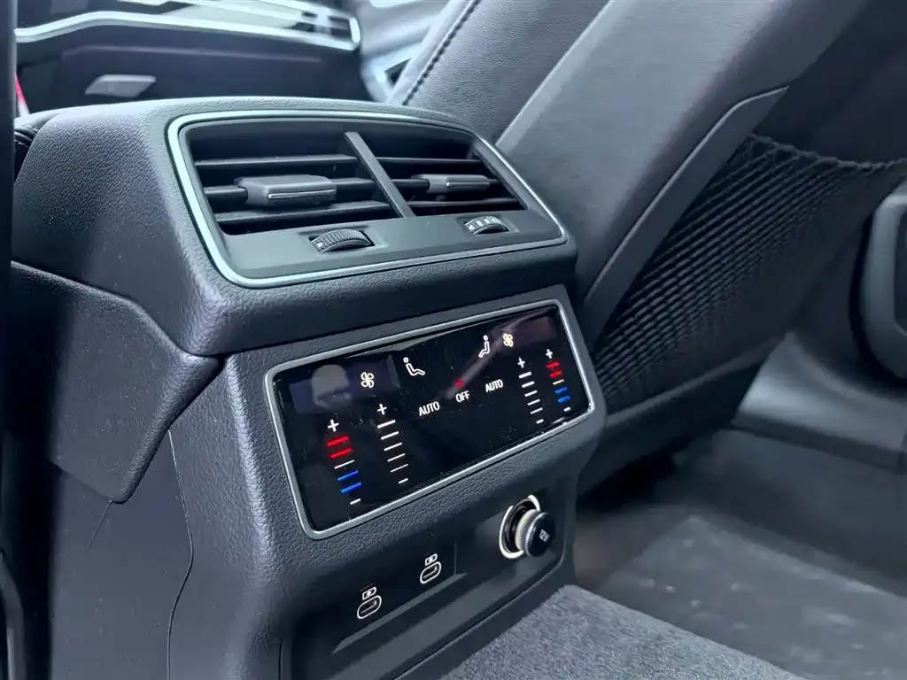 Audi A6L 2023 из CN, фото 10