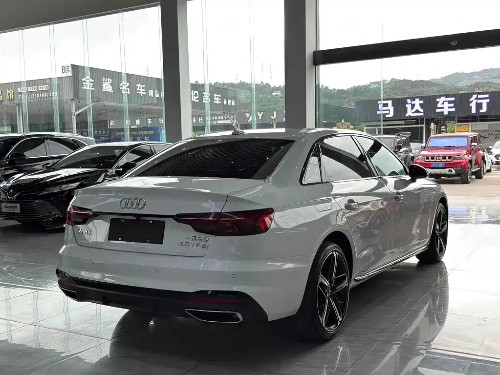 Audi A4L 2024 из CN, фото 4