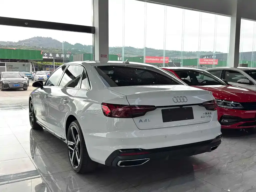 Audi A4L 2024 из CN, фото 6