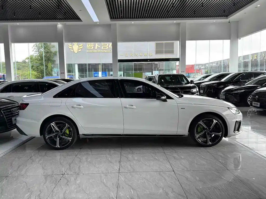 Audi A4L 2024 из CN, фото 7