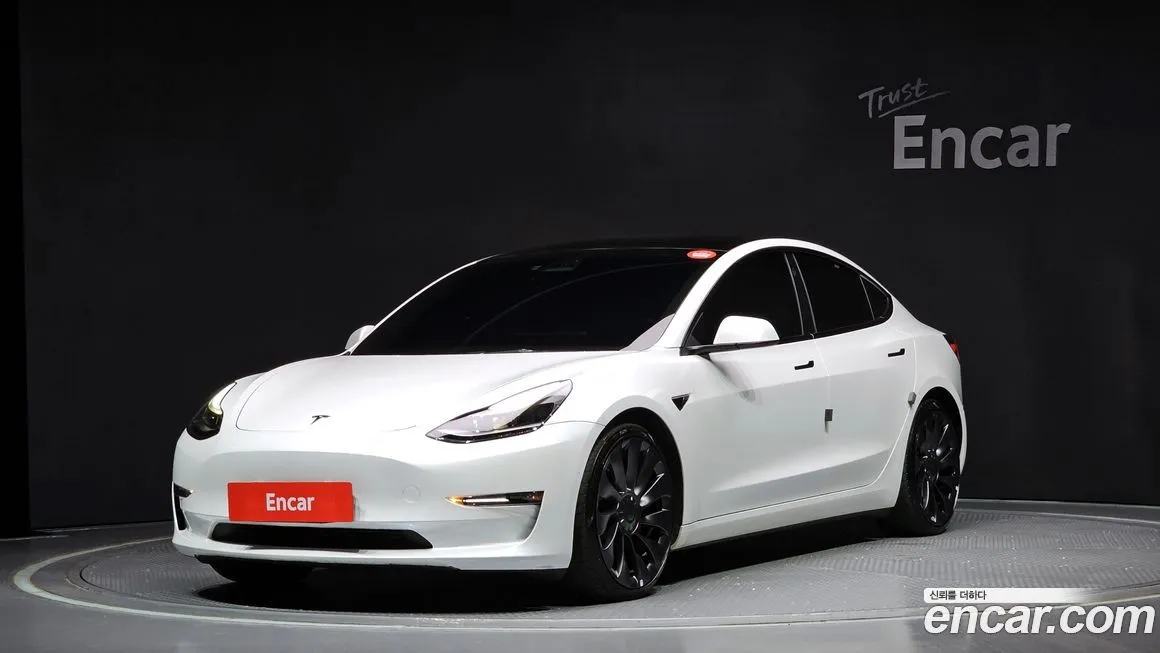 Tesla Model 3 — фото 1