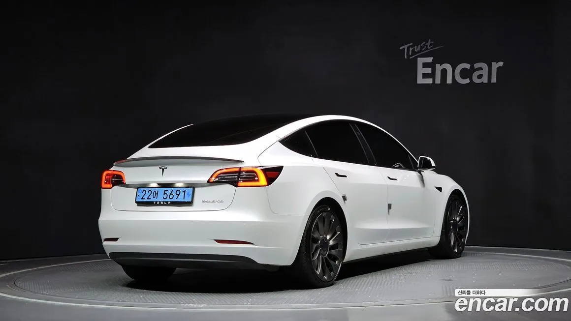Tesla Model 3 — фото 2