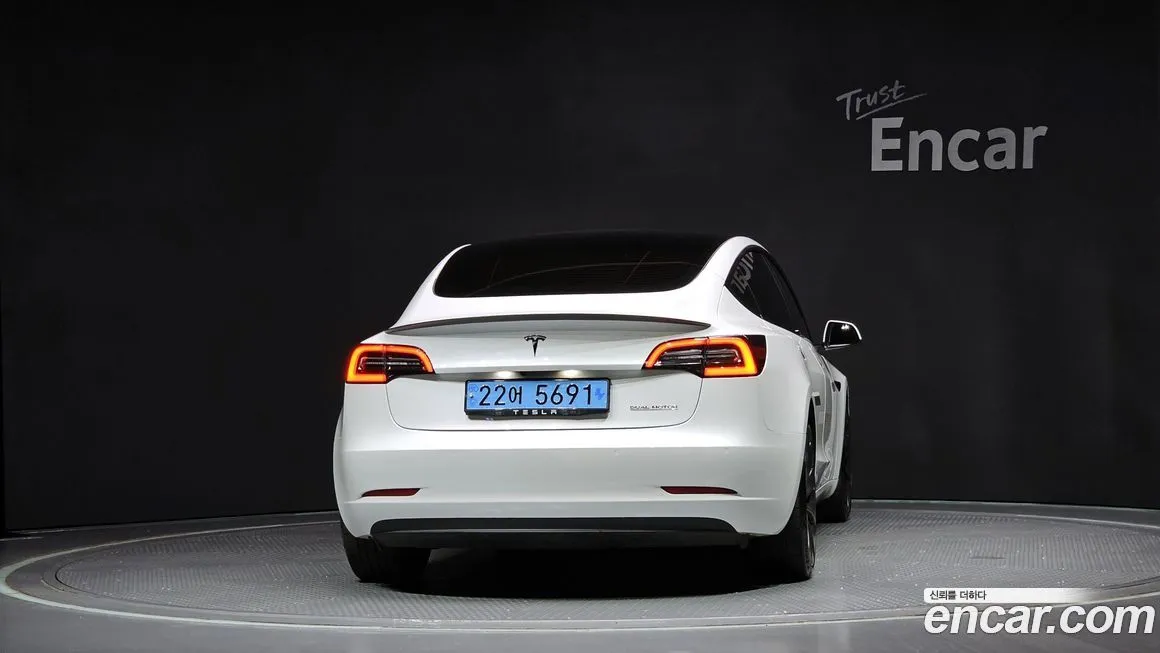 Tesla Model 3 — фото 4