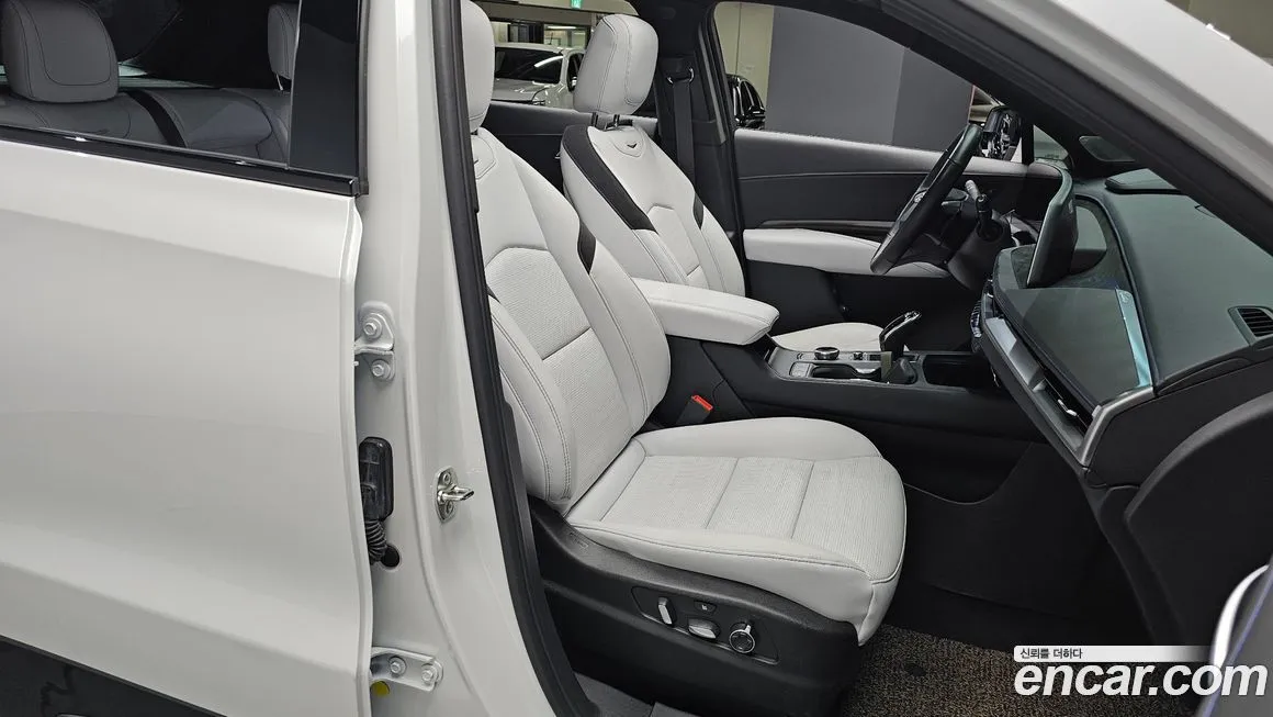 Cadillac XT4 2024 из KR, фото 10