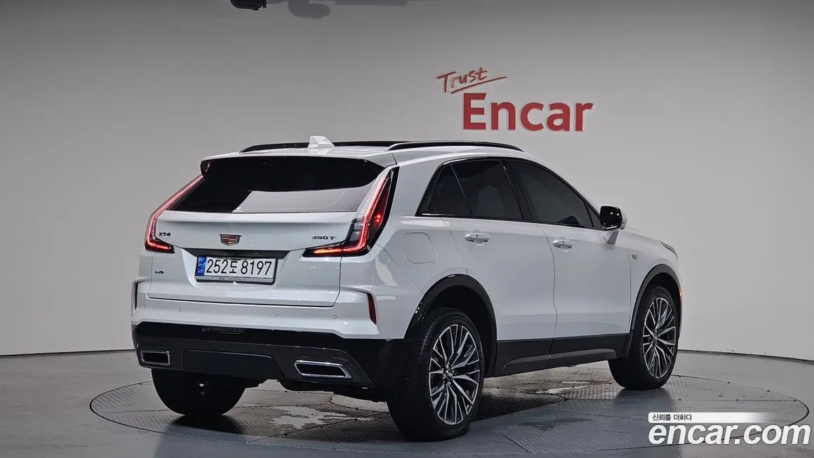 Cadillac XT4 2024 из KR, фото 2