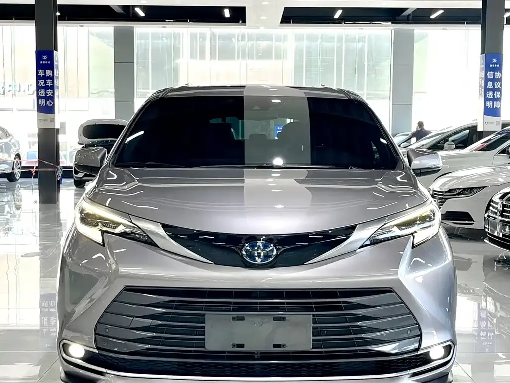 Toyota Sienna 2022 из CN, фото 2