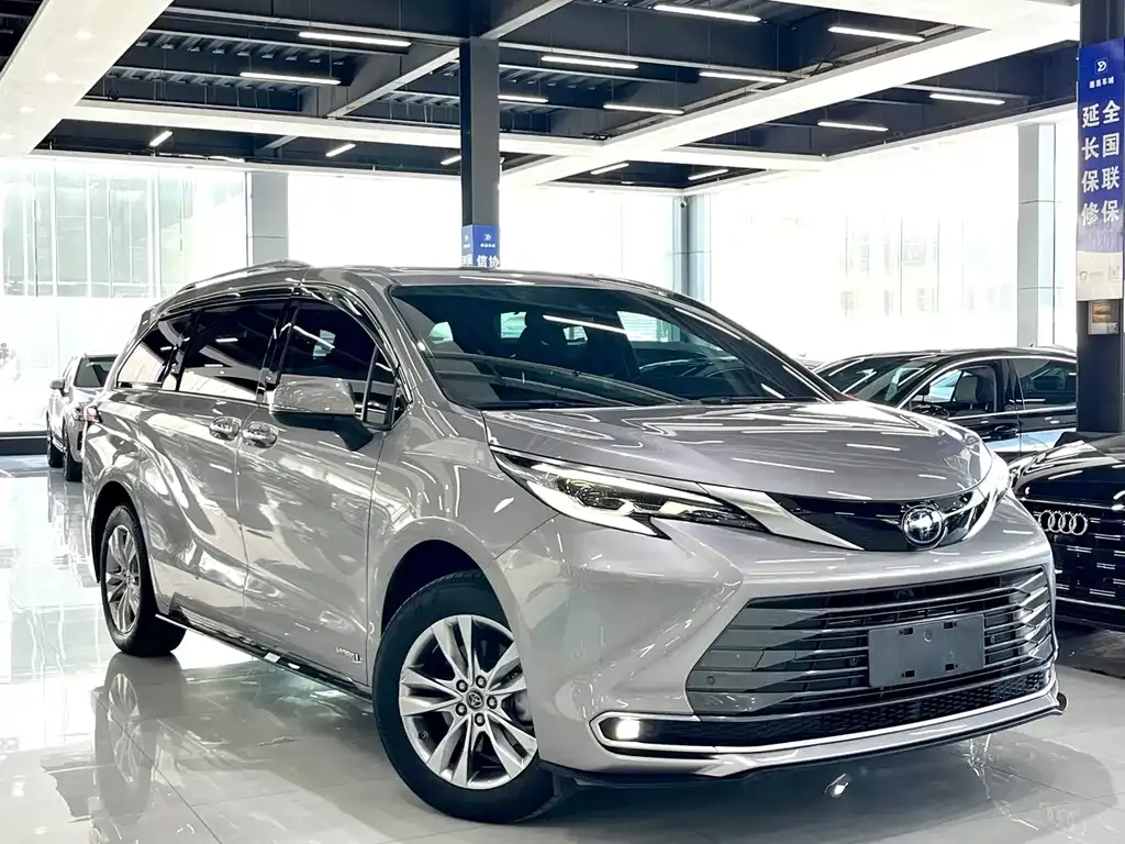 Toyota Sienna 2022 из CN, фото 3
