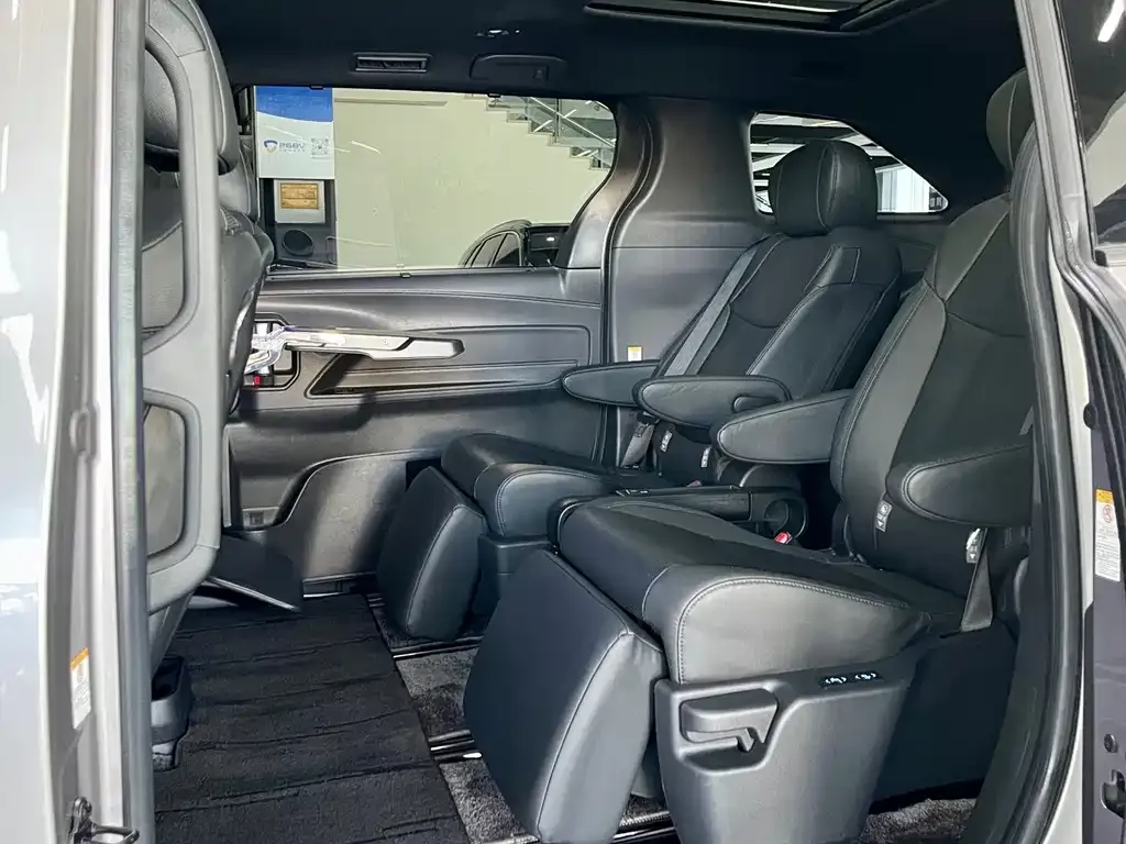 Toyota Sienna 2022 из CN, фото 6