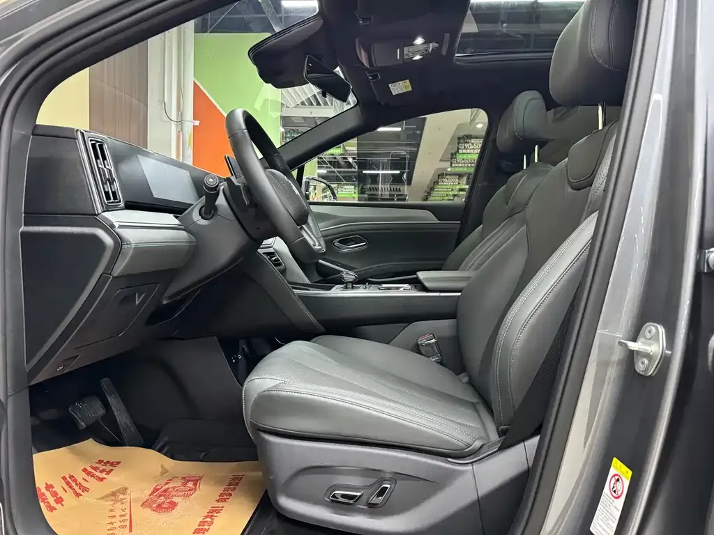 BYD L DM-i — фото 8