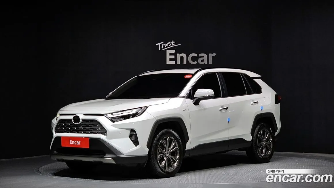 Toyota RAV4 — фото 1