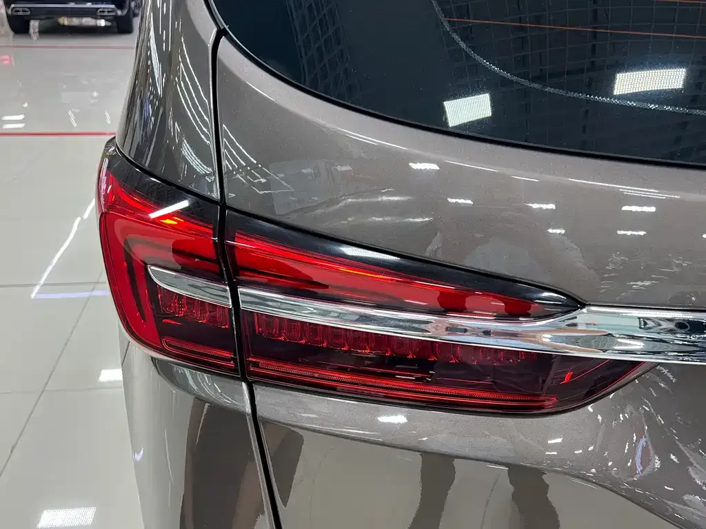 Buick GL8 2023 из CN, фото 3