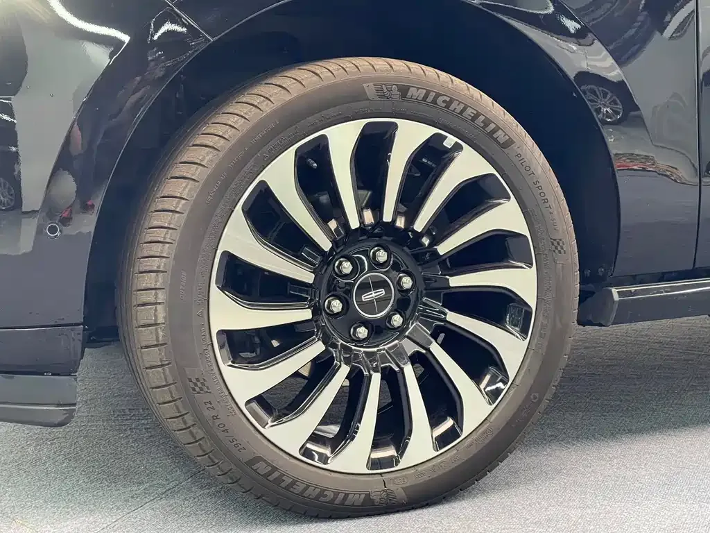 Lincoln Navigator One 2023 из CN, фото 5