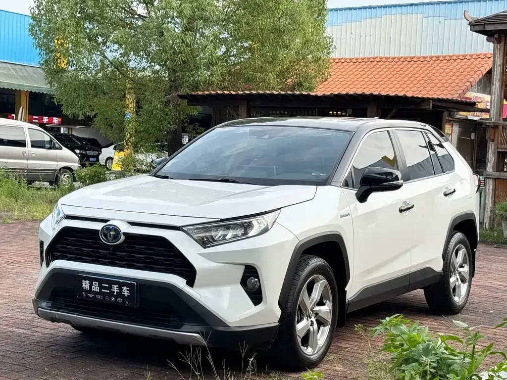 Toyota RAV4 — фото 1