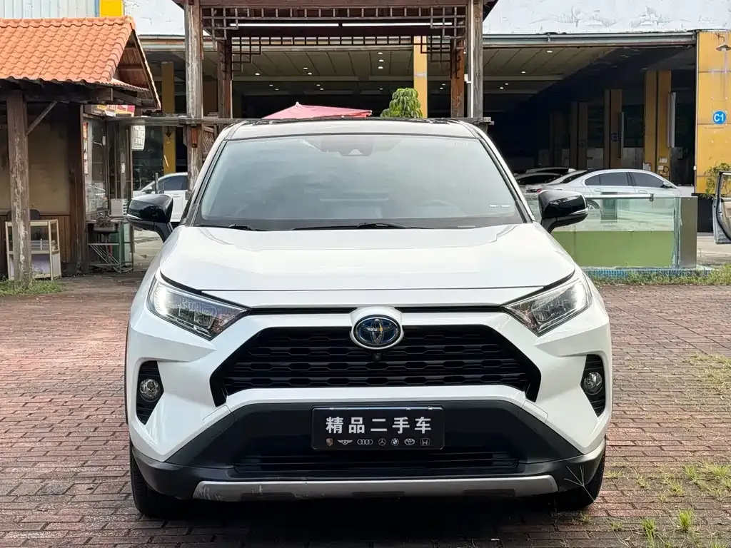 Toyota RAV4 — фото 2