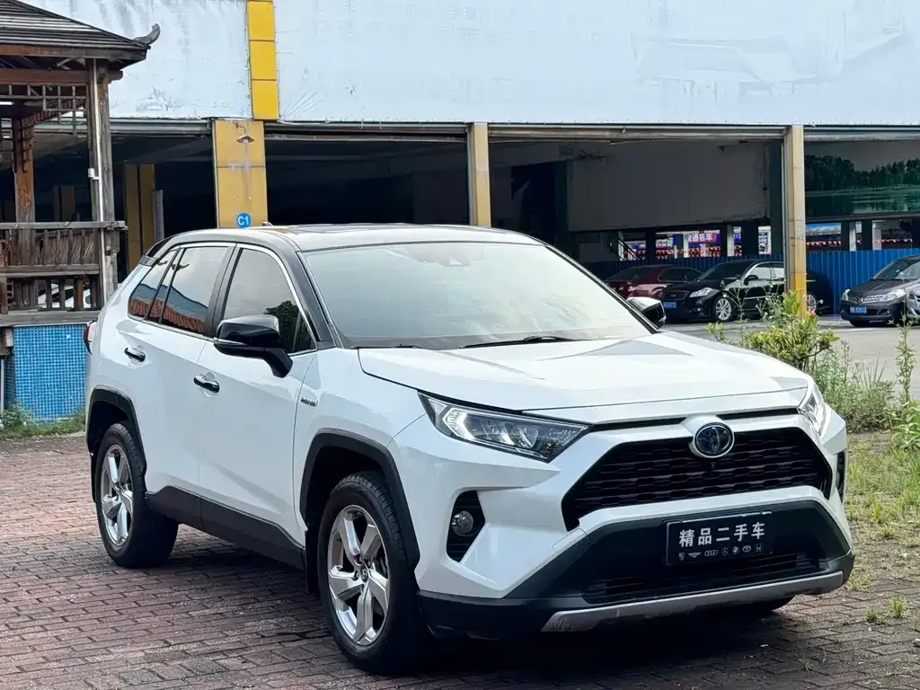 Toyota RAV4 — фото 3