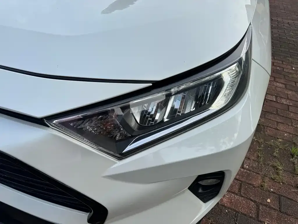 Toyota RAV4 — фото 4